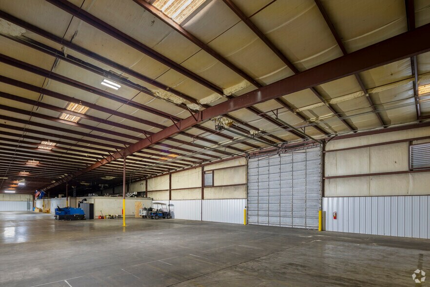 More Photos Of 847 W Main St, Lake City Warehouse For Lease