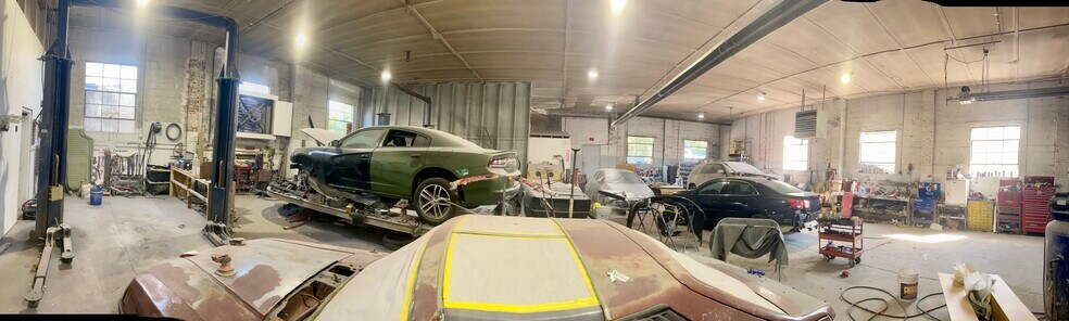 More Photos Of 127 Thompson St, Pittsboro Auto Repair For Lease