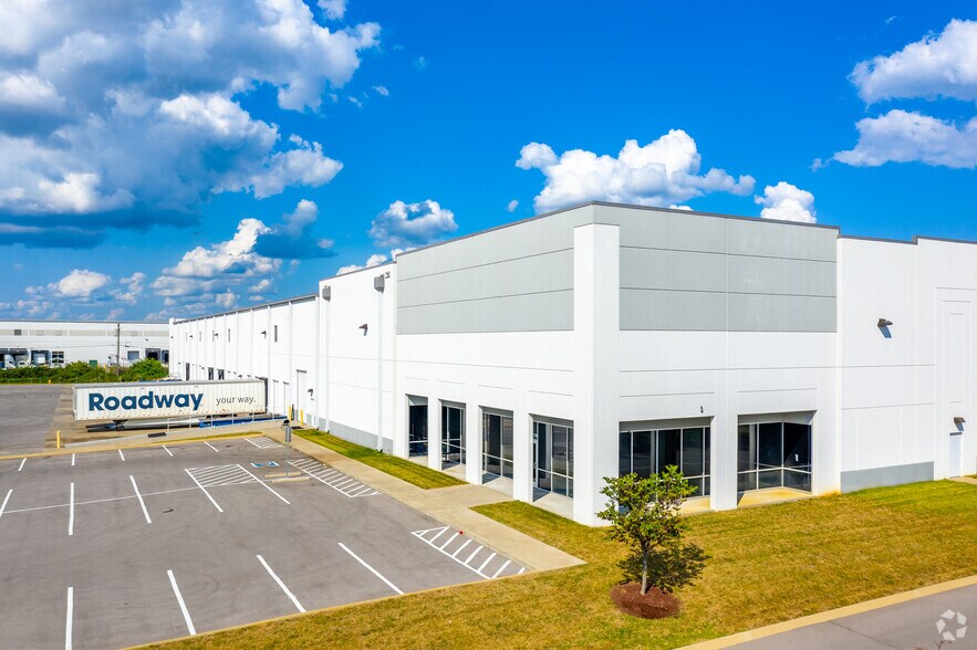 More Photos Of 1958-1962 Almaville Rd, Smyrna Distribution For Lease
