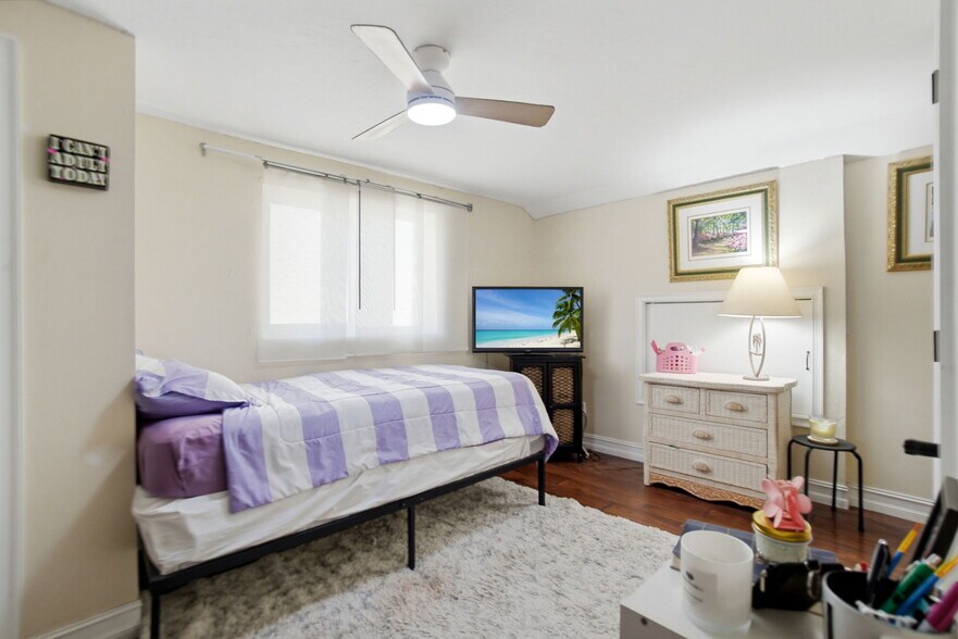 More Photos Of 4120 3rd Ave NW, Naples Apartments For Sale