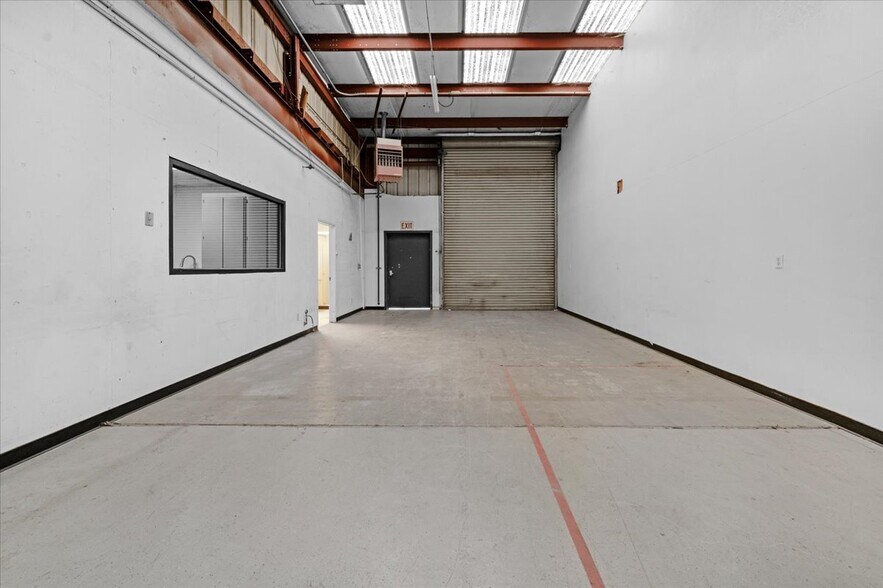 More Photos Of 1027 W Murray Ave, Visalia Service For Sale