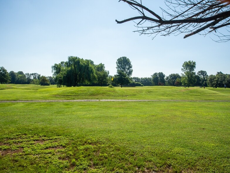 More Photos Of 3500 Kingshighway, East Saint Louis Golf Course Driving Range For Sale