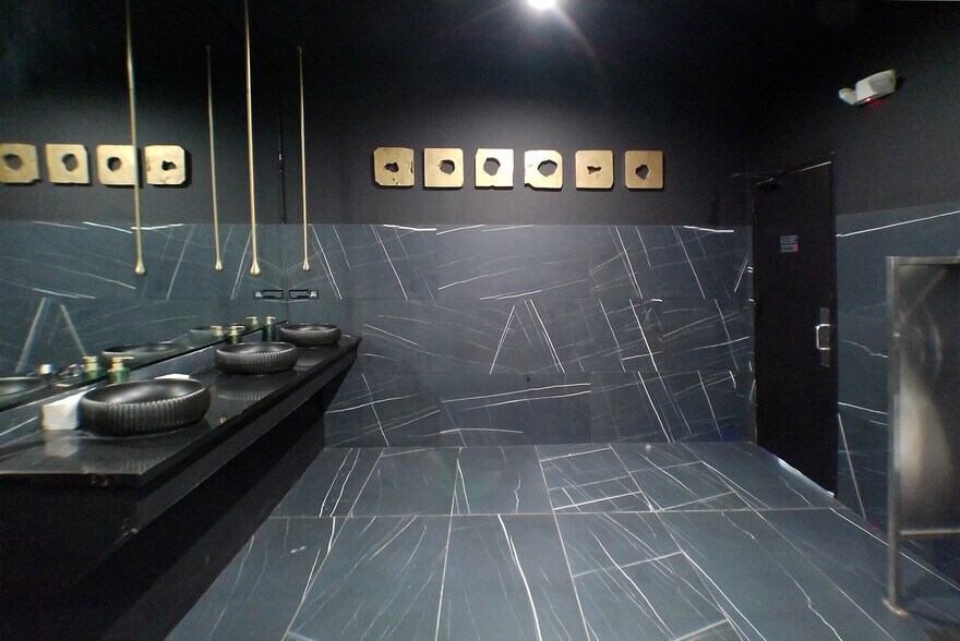 More Photos Of 5002 Washington Ave, Houston Bar For Lease