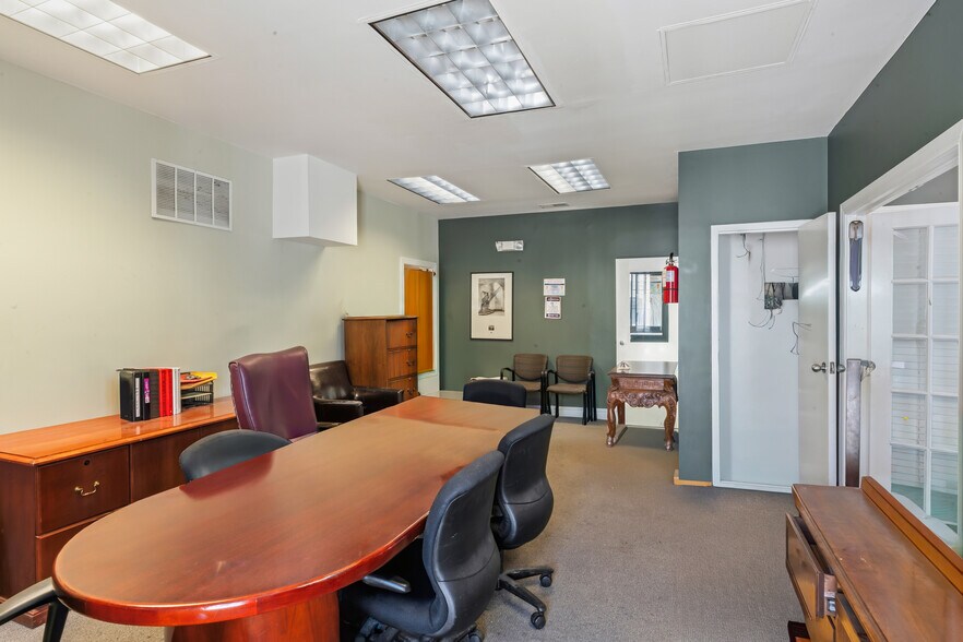 More Photos Of 1512 Marion Barry Ave SE, Washington Office For Sale