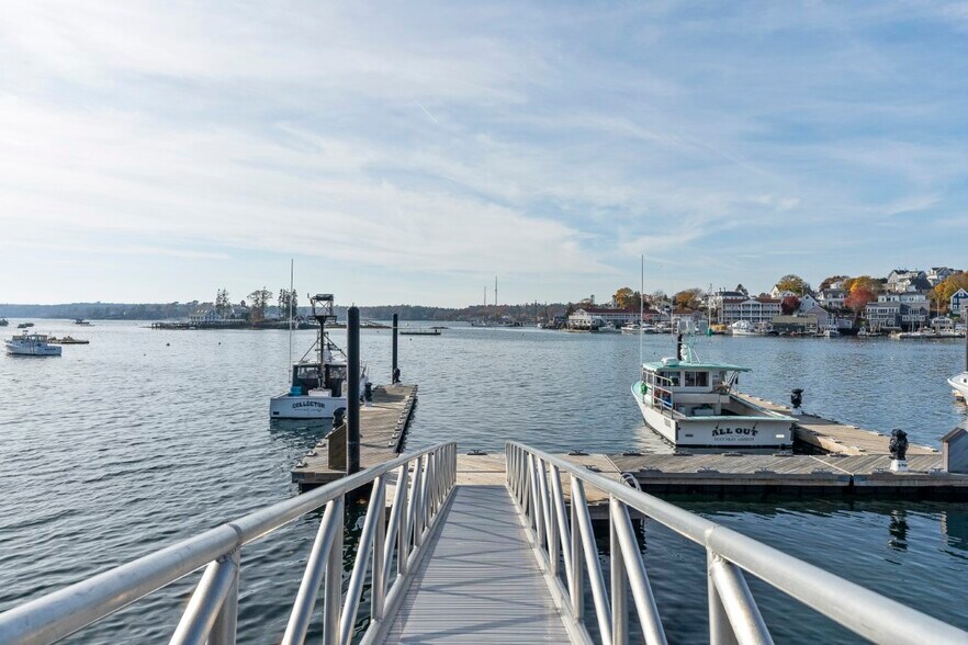 More Photos Of 47 & 49 Atlantic Avenue, Boothbay Harbor Flex For Sale