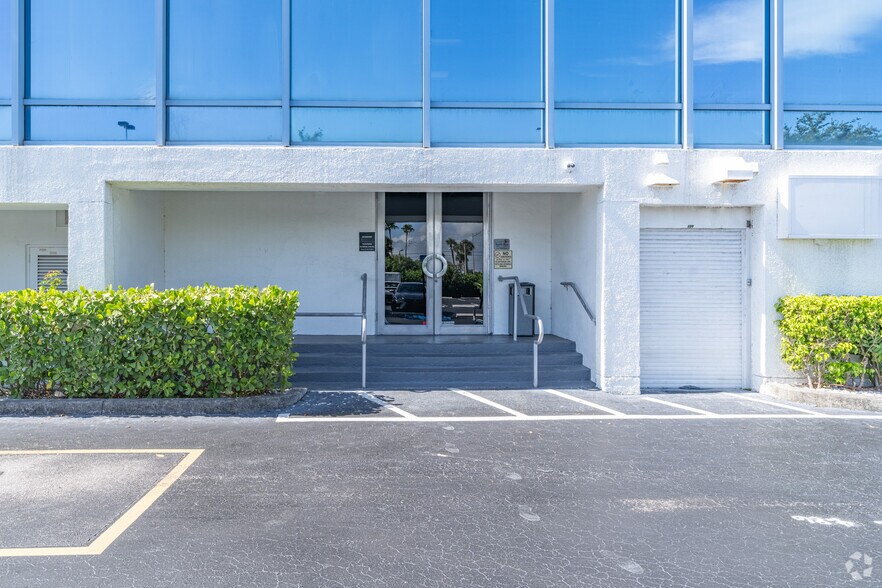 More Photos Of 1600 S Federal Hwy, Pompano Beach Office For Lease