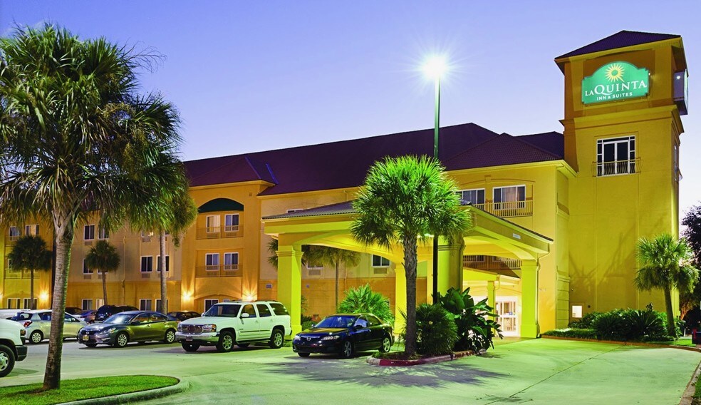 More Photos Of 957 Cedar Lake Rd, Biloxi Hotel For Sale