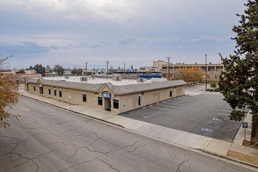 Primary Photo Of 1801 16th St, Bakersfield Medical For Sale