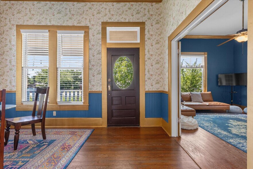 More Photos Of 702 E Main St, Round Rock Office Residential For Sale