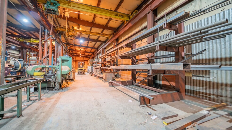 More Photos Of 1019 E Summit St, Crown Point Warehouse For Sale