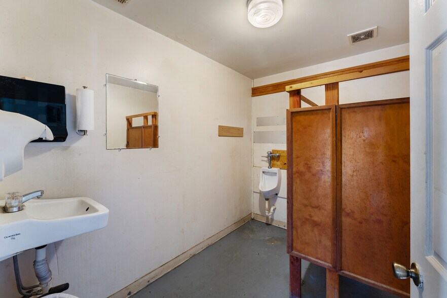 More Photos Of 1585 Patton Rd, Rosenberg Service For Sale