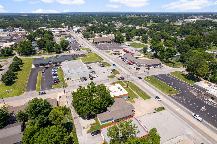 More Photos Of 700 S Main St, Grove Medical For Sale