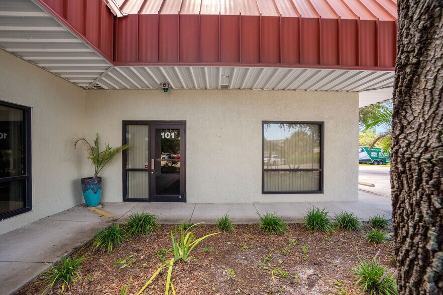 More Photos Of 2555 Porter Lake Dr, Sarasota Light Manufacturing For Sale