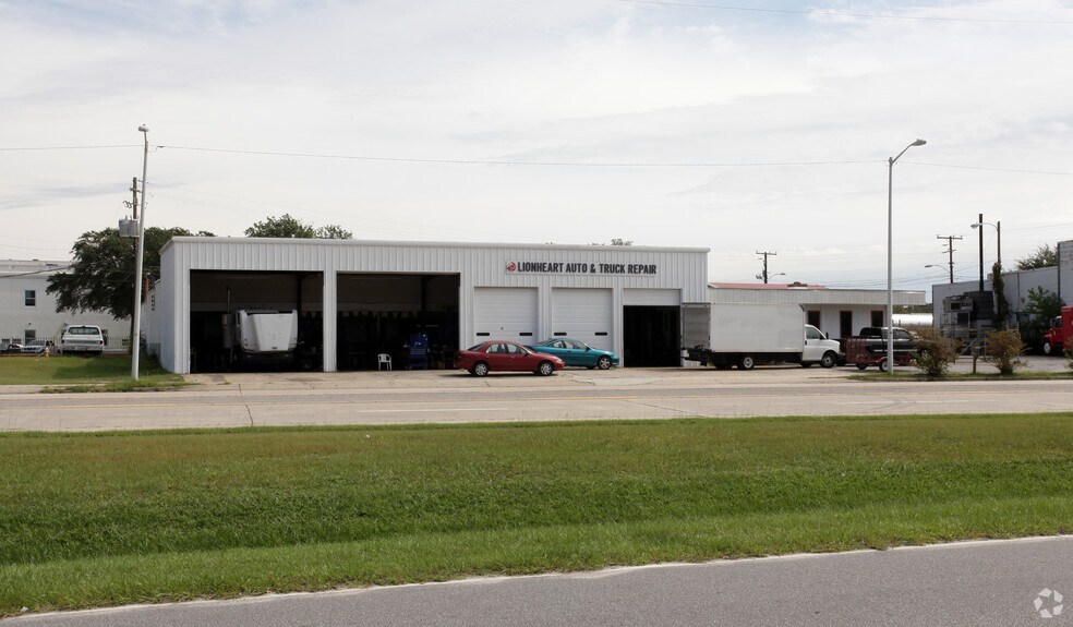 More Photos Of 2940 Rivers Ave, North Charleston Service For Lease