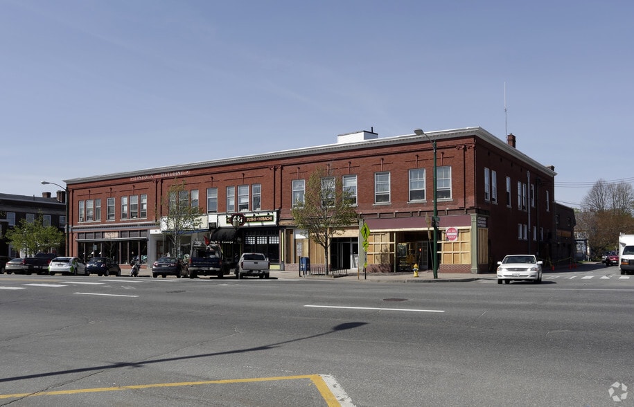 More Photos Of 90-102 Maine St, Brunswick Freestanding For Lease