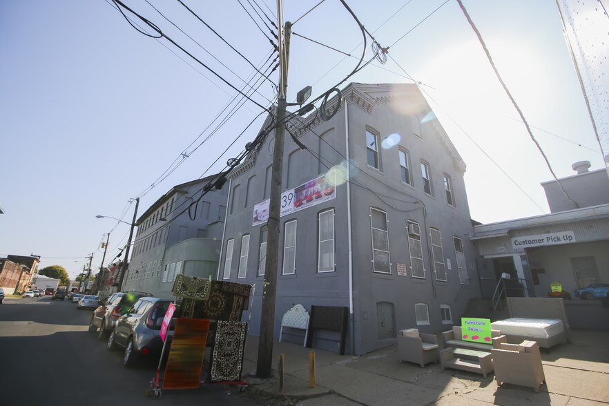 More Photos Of 39 Meade St, Trenton Distribution For Lease
