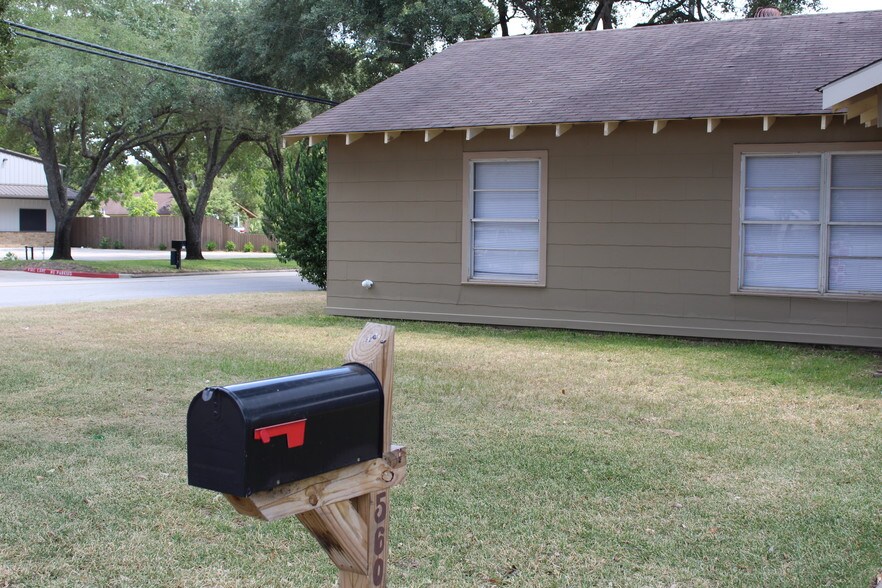 More Photos Of 5605 George Bush Dr, Katy Medical For Lease