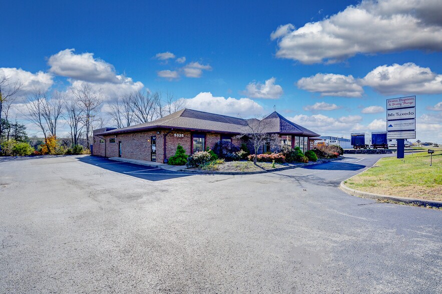 Primary Photo Of 5335 Peters Creek Rd, Roanoke Office For Sale