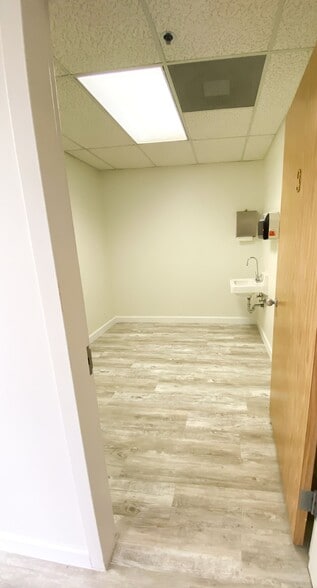 More Photos Of 1830 Town Center Dr, Reston Medical For Lease