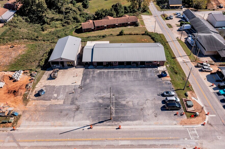 More Photos Of 179 E Moreno St, Buford General Retail For Sale