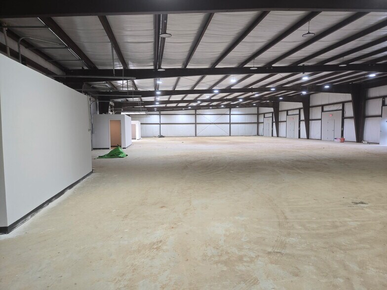 More Photos Of 176 Commerce Center Cir, Jackson Flex For Lease