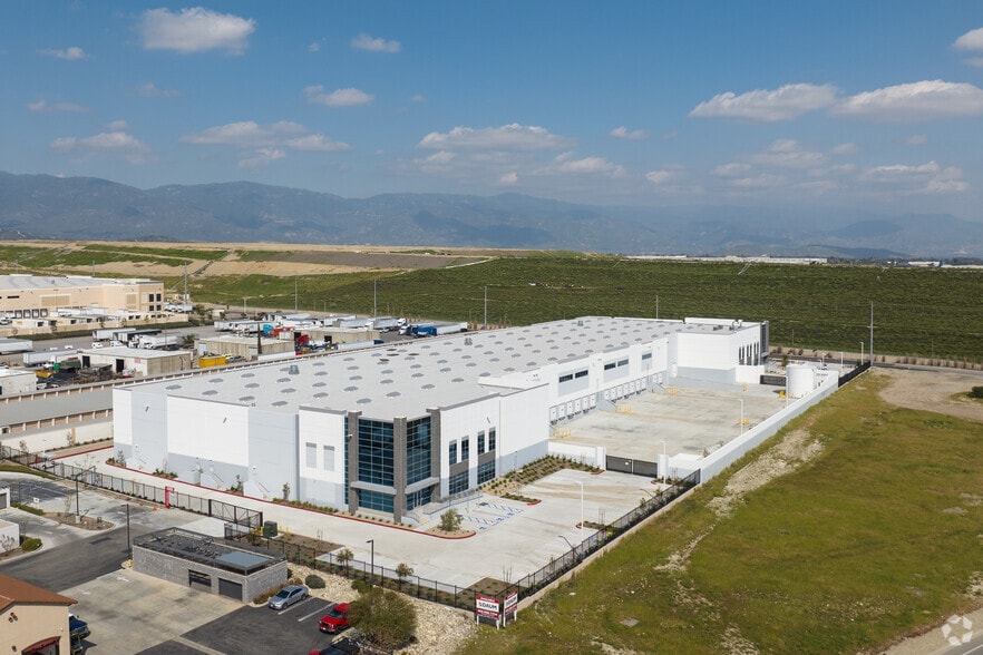 More Photos Of 6260 Mango Ave, Fontana Distribution For Lease