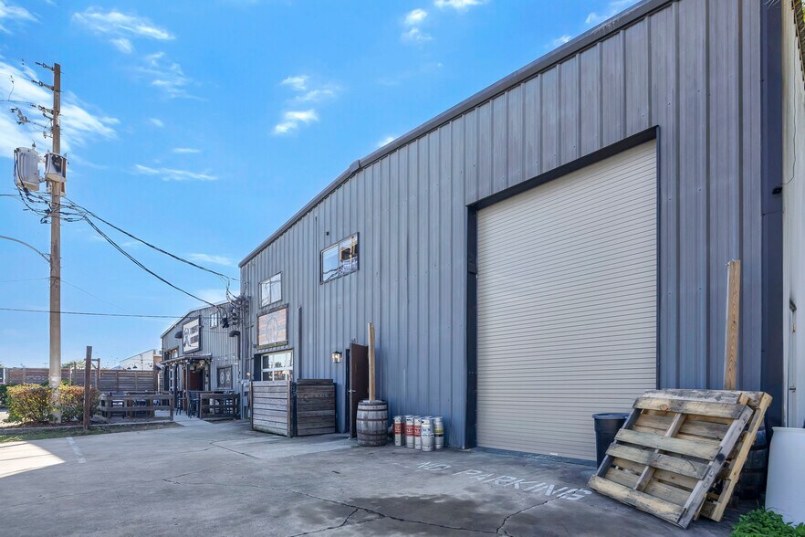 More Photos Of 10-14 W Illiana St, Orlando Warehouse For Sale
