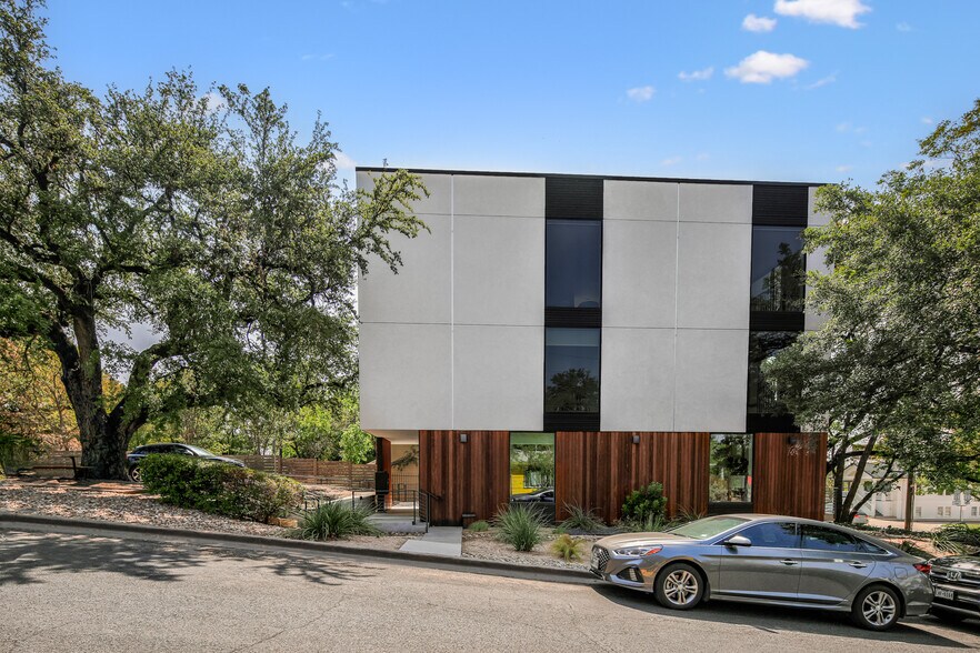 More Photos Of 2208 Lake Austin Blvd, Austin Office Residential For Sale