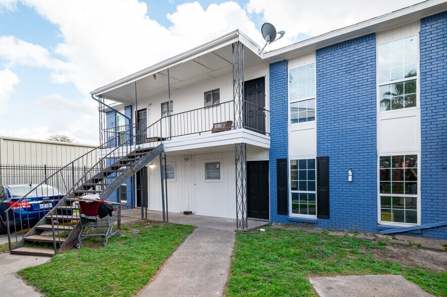 More Photos Of 122 E Crosstimbers St, Houston Apartments For Sale