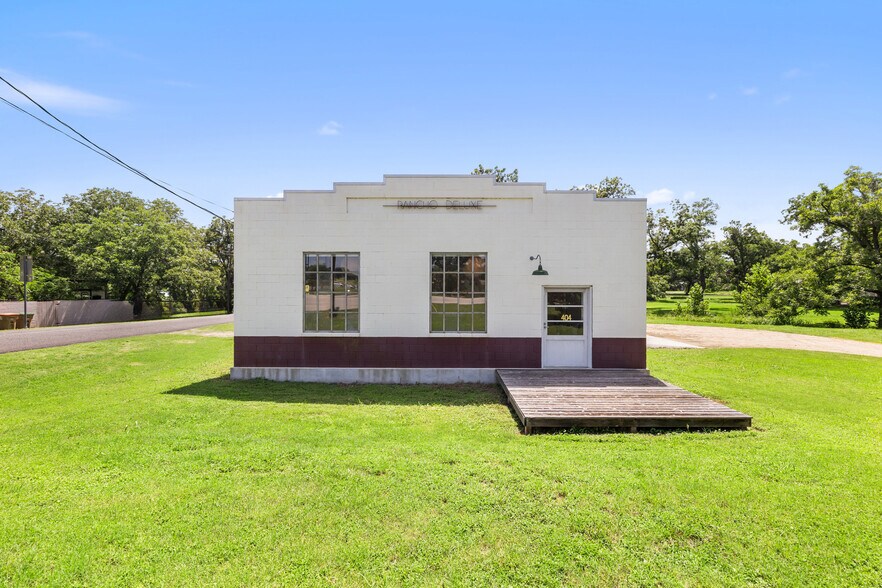 More Photos Of 404 Nugent ave, Johnson City Flex For Sale