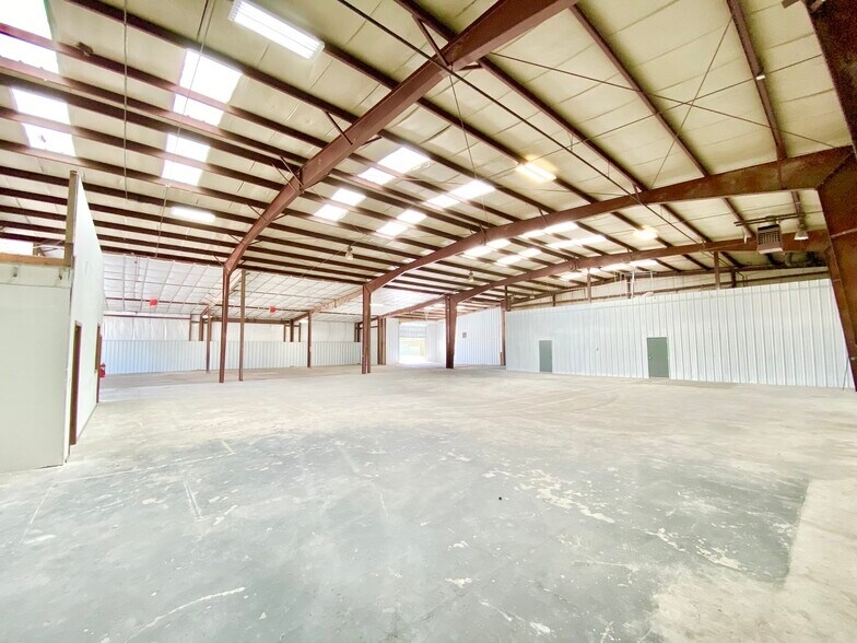 More Photos Of 401 S Eagle Ln, Oklahoma City Manufacturing For Lease