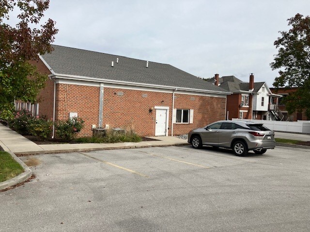 More Photos Of 16-20 E Shirley St, Mount Union Bank For Lease