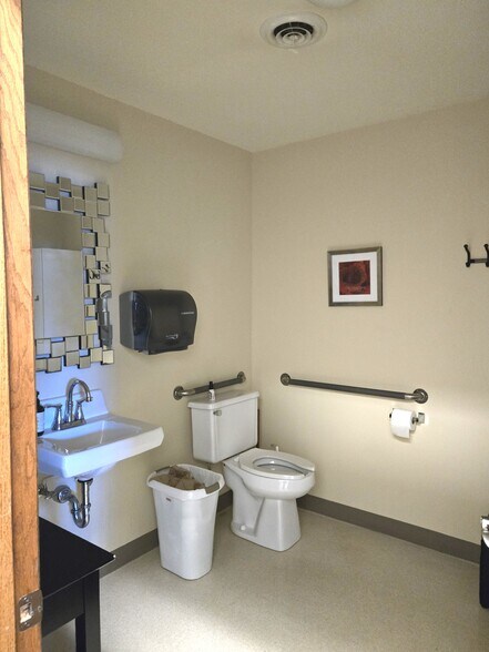 Primary Photo Of 705 S Barstow St, Eau Claire Storefront For Lease