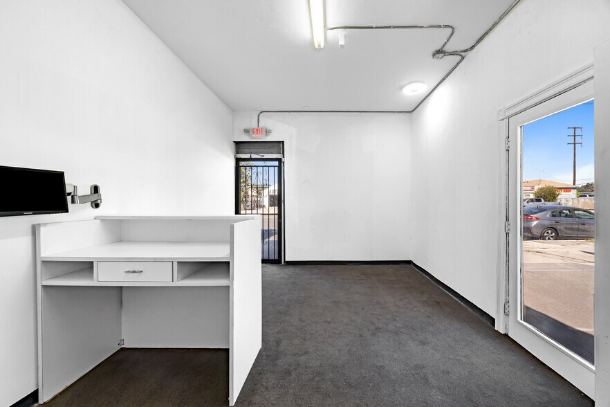 More Photos Of 1418 E Pacific Coast Hwy, Wilmington Office For Lease