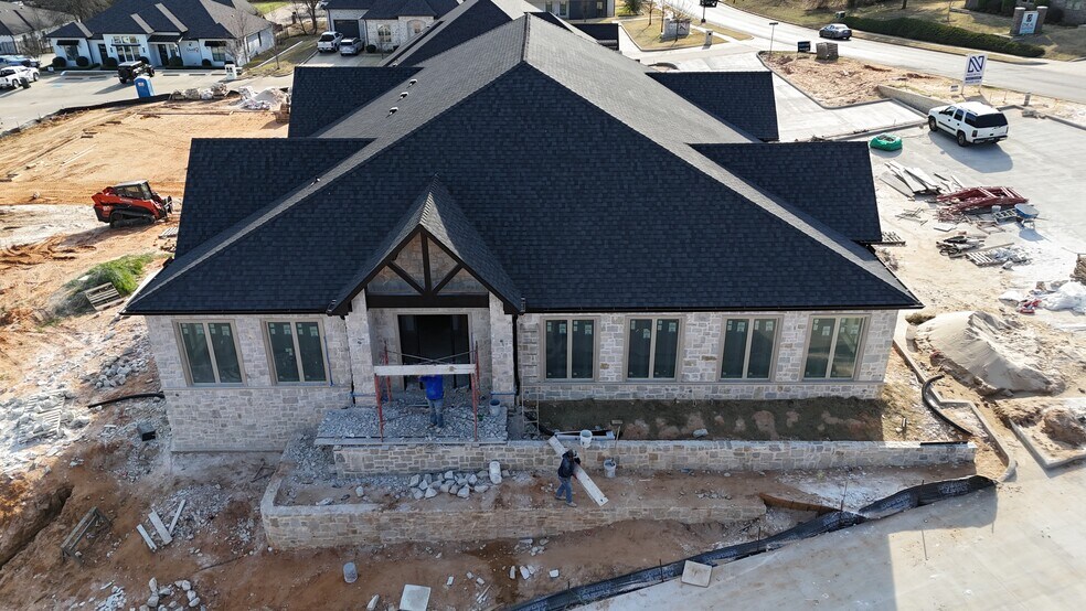 More Photos Of 7196 Crosswater Ave, Tyler Office For Lease