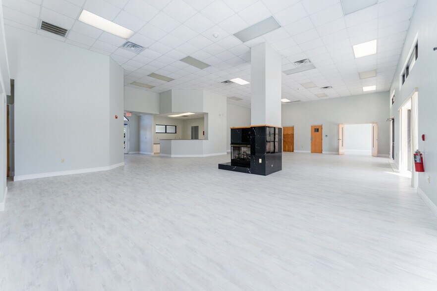 More Photos Of 37104 Clinton Ave, Dade City Office For Lease