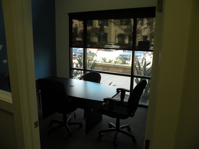 More Photos Of 211 Village Commons Blvd, Camarillo Storefront Retail Residential For Sale