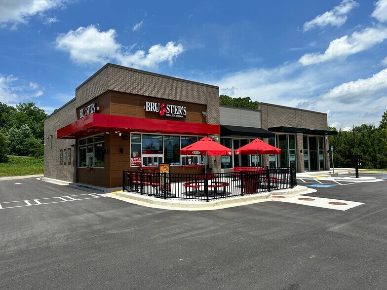 Primary Photo Of 83 N Georgia Ave, Dawsonville Restaurant For Lease