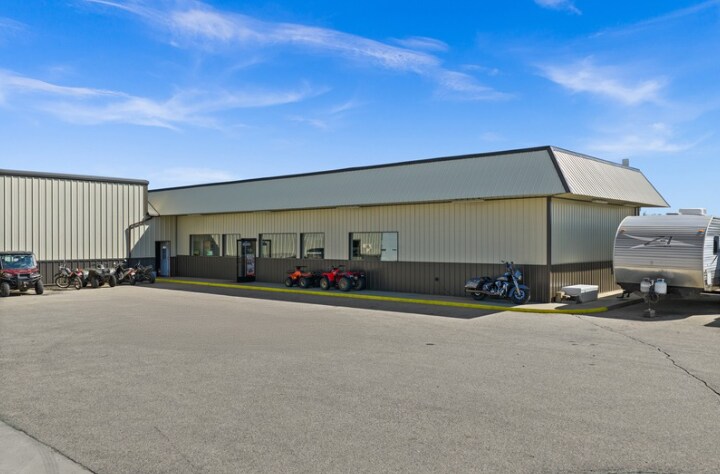 More Photos Of 1121 S Main St, Buffalo Service Station For Sale