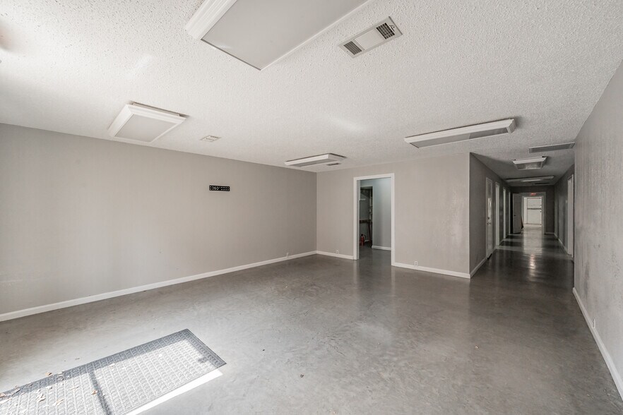 More Photos Of 7235 Glenview Dr, Richland Hills Office For Sale