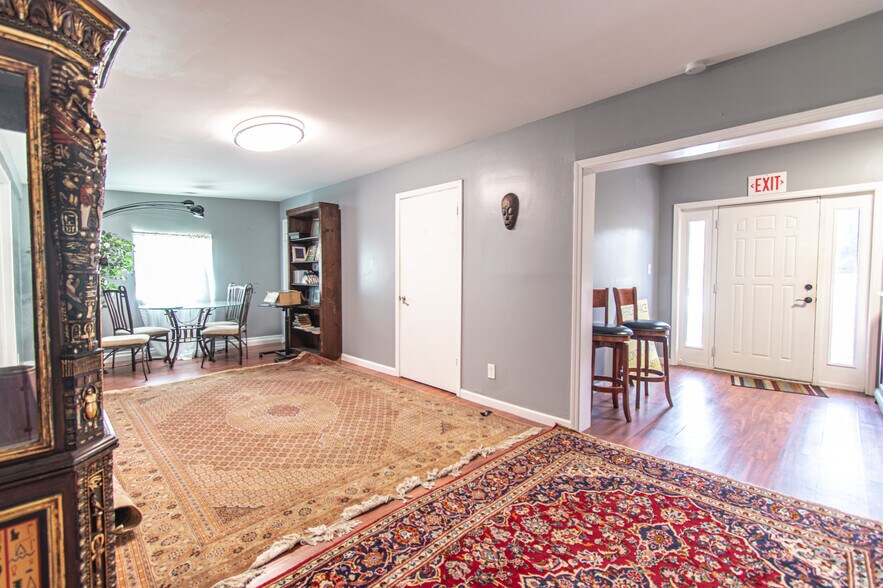 More Photos Of 5646 Price Rd, Gainesville Freestanding For Sale