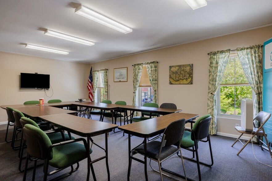 More Photos Of 74 Broadway, Kingston Office For Sale