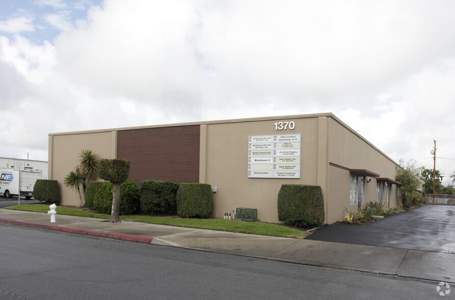 More Photos Of 1370 Logan Ave, Costa Mesa Warehouse For Lease
