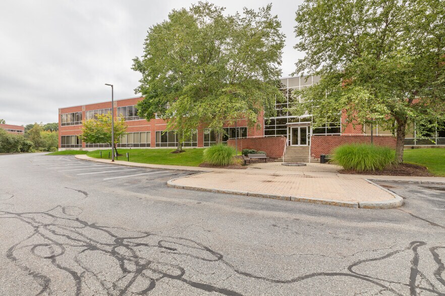 More Photos Of 35 New England Business Center Dr, Andover Office For Lease