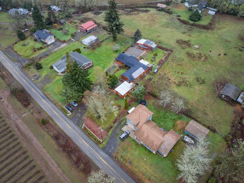 More Photos Of 909 Curry Rd, Roseburg Specialty For Sale