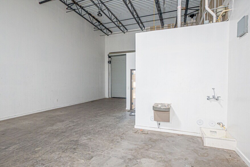 More Photos Of 12301 Rojas Dr, El Paso Light Distribution For Sale