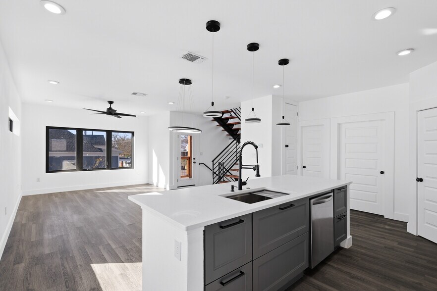 More Photos Of 1512 Wyoming St, San Antonio Apartments For Sale