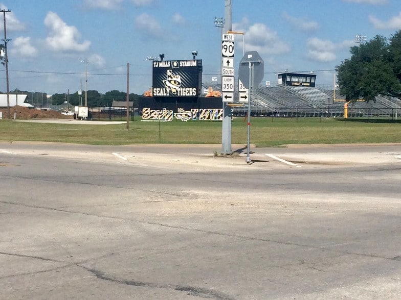 More Photos Of 418 Highway 90 W, Sealy Storefront For Sale