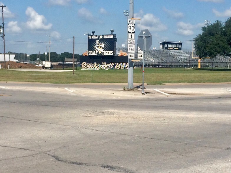 More Photos Of 418 Highway 90 W, Sealy Storefront For Lease