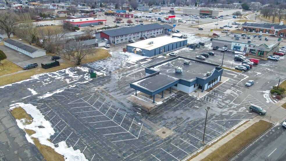 More Photos Of 245 N Peters Ave, Fond Du Lac General Retail For Sale
